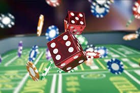 Live Roulette Wheel Spin ဖြစ်ကာ Myanmar ကစားသူများ Bet ချနေသည့် မြင်ကွင်း